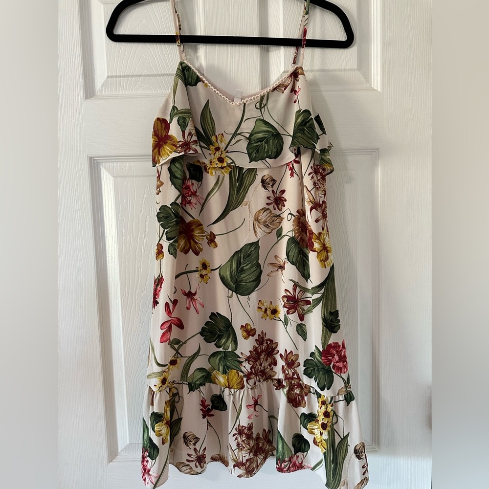 🩷 Hawaiian Print Cream floral Junior’s Summer Dress- Size Medium
